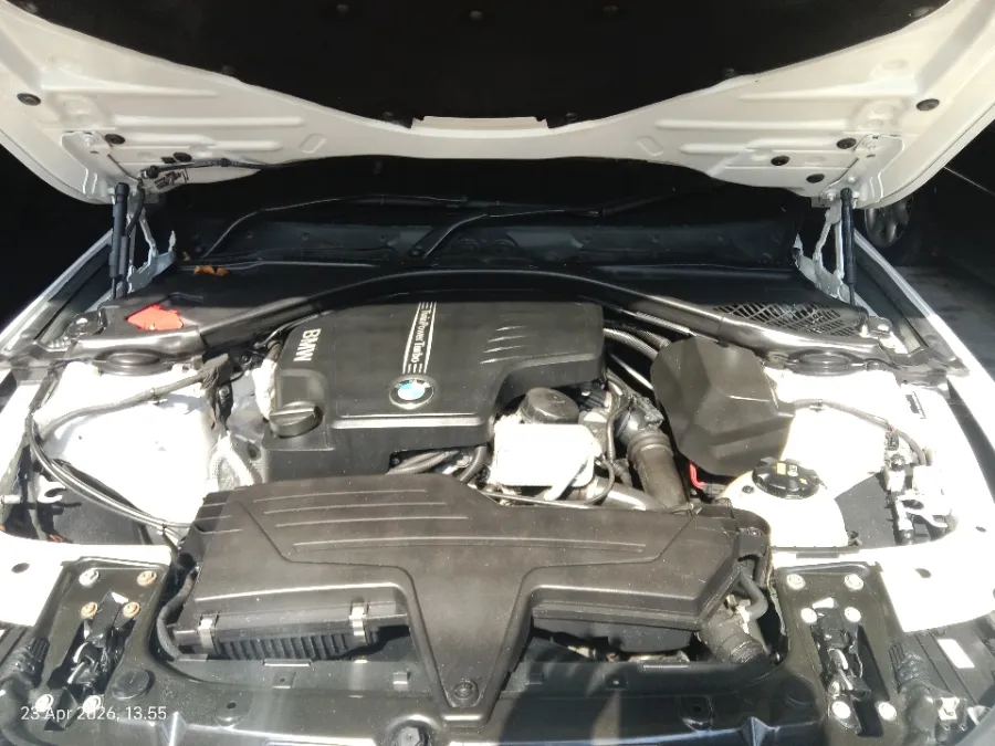 Foto Mobil Bekas Mesin BMW 320i 2.0 Sport tahun 2014