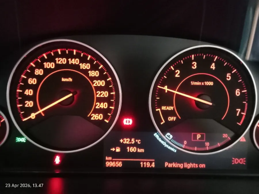 Foto Mobil Bekas Odometer BMW 320i 2.0 Sport tahun 2014