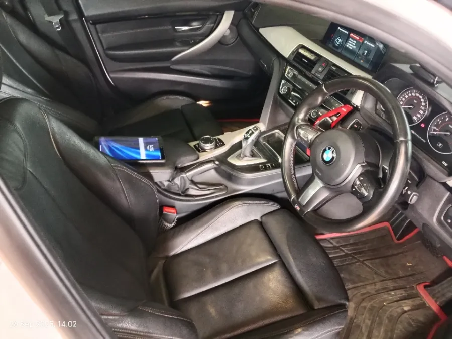 Foto Mobil Bekas Kabin Depan BMW 330i 2.0 tahun 2016
