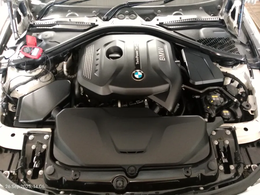 Foto Mobil Bekas Mesin BMW 330i 2.0 tahun 2016