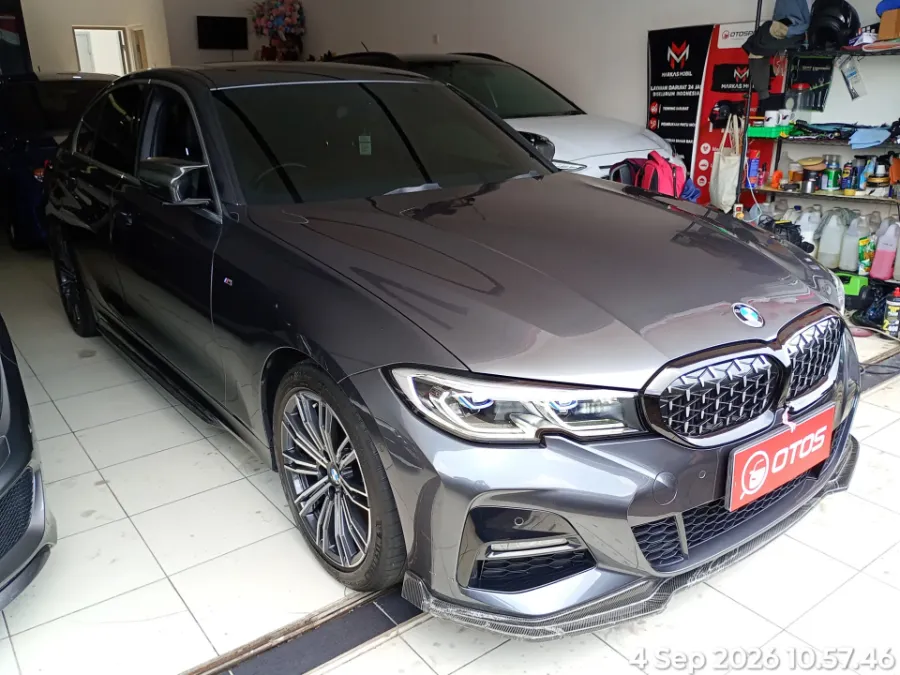 Foto Mobil Bekas Kanan Depan BMW 330i 2.0 tahun 2019