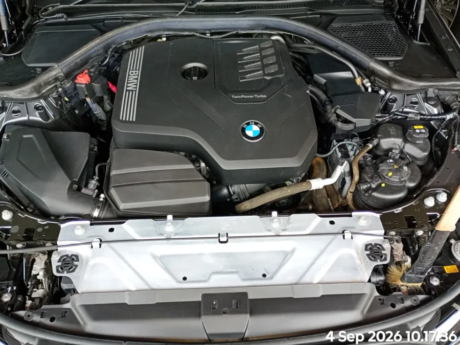 Foto Mobil Bekas Mesin BMW 330i 2.0 tahun 2019