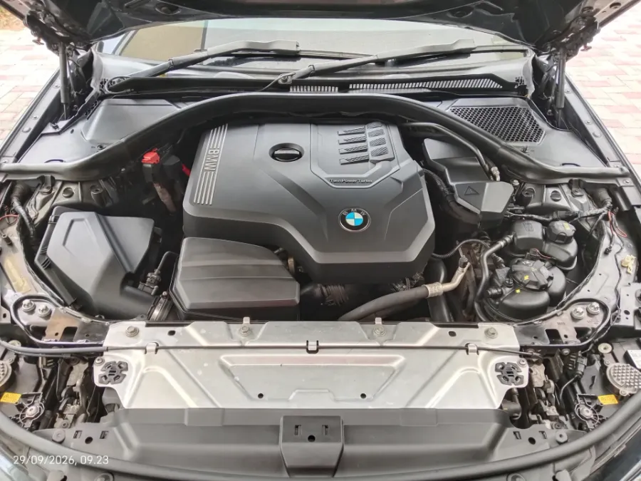 Foto Mobil Bekas Mesin BMW 330i 2.0 tahun 2019