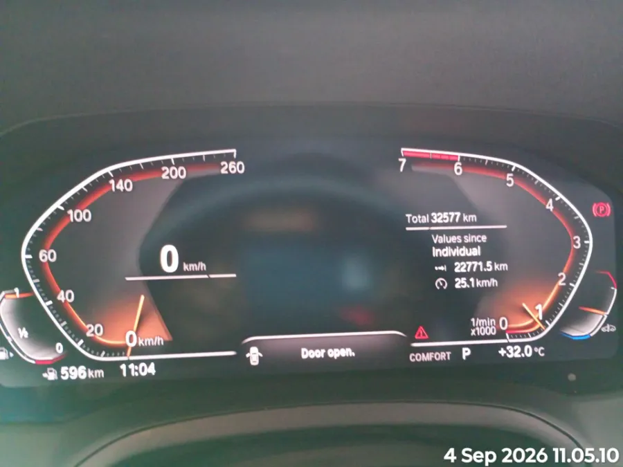 Foto Mobil Bekas Odometer BMW 330i 2.0 tahun 2019