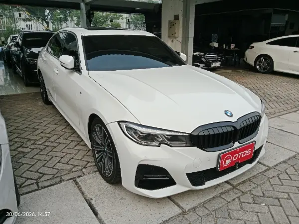 2020 BMW 330i 2.0 - Foto 1 dari 6