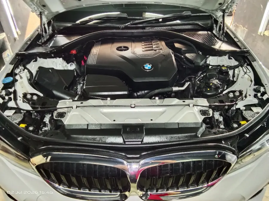 Foto Mobil Bekas Mesin BMW 330i 2.0 tahun 2021