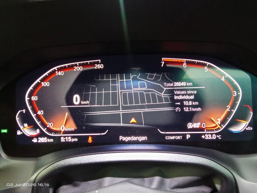 Foto Mobil Bekas Odometer BMW 330i 2.0 tahun 2021