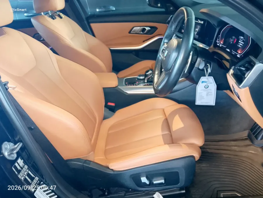 Foto Mobil Bekas Kabin Depan BMW 330i 2.0 tahun 2022