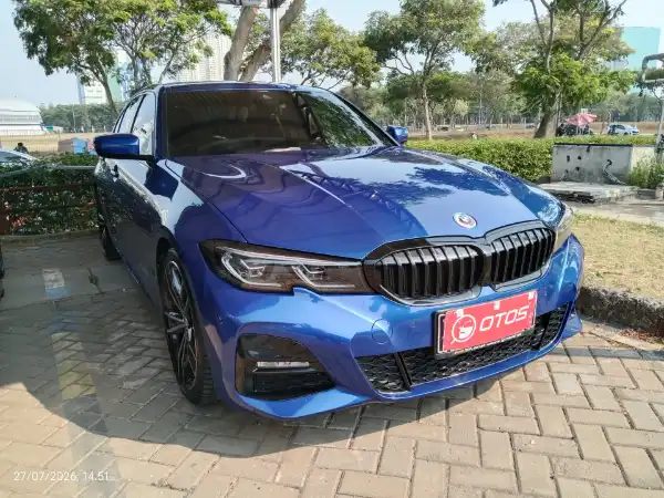 2022 BMW 330i 2.0 - Foto 1 dari 6