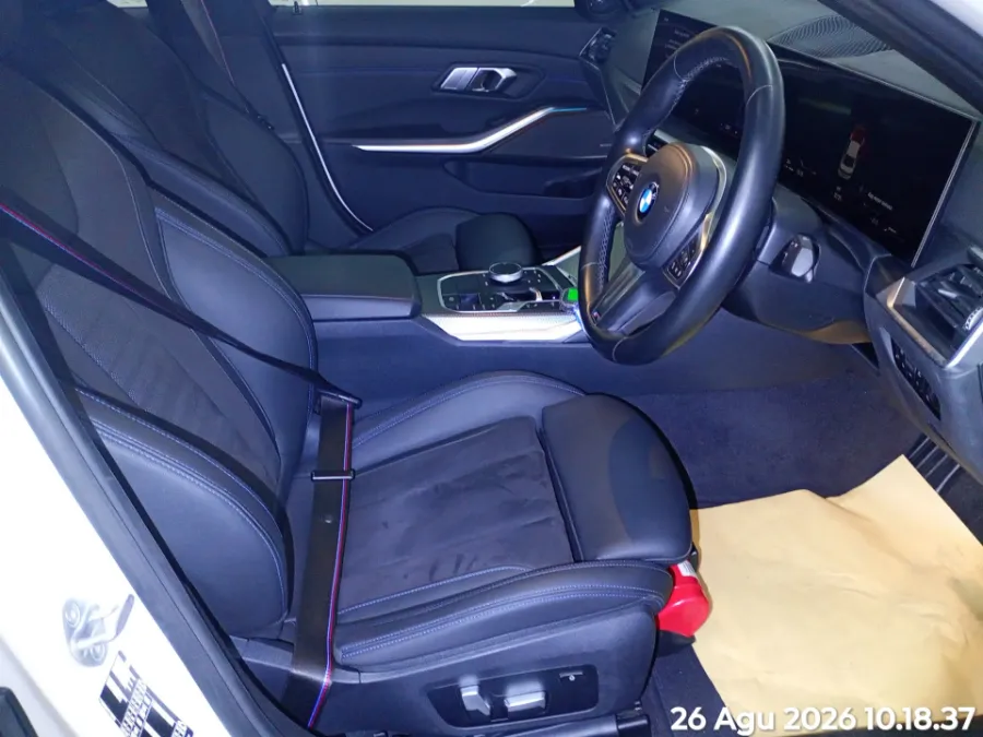Foto Mobil Bekas Kabin Depan BMW 330i 2.0 tahun 2023