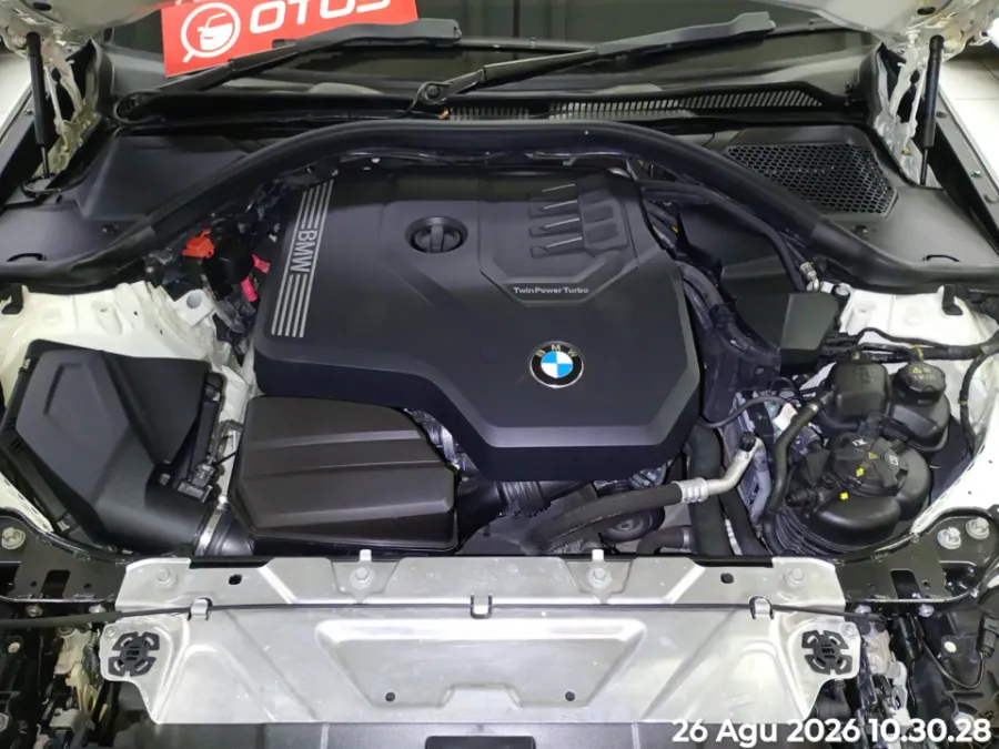 Foto Mobil Bekas Mesin BMW 330i 2.0 tahun 2023