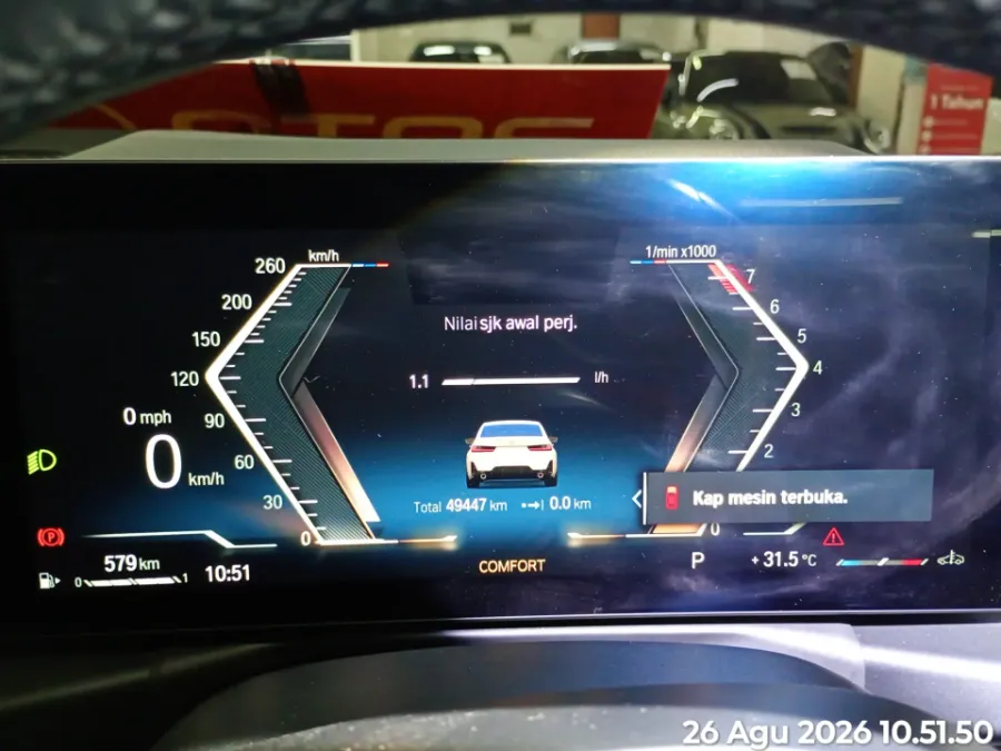 Foto Mobil Bekas Odometer BMW 330i 2.0 tahun 2023