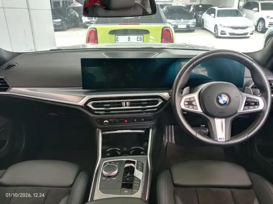 Foto Mobil Bekas Dashboard BMW 330i 2.0 tahun 2024