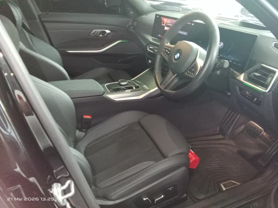 Foto Mobil Bekas Kabin Depan BMW 330i 2.0 tahun 2024