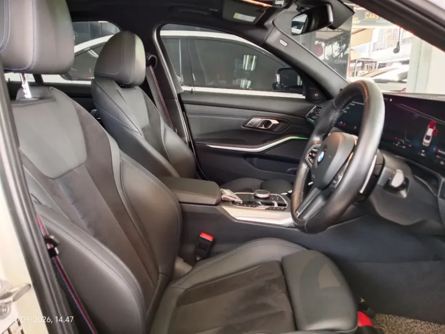 Foto Mobil Bekas Kabin Depan BMW 330i 2.0 tahun 2024