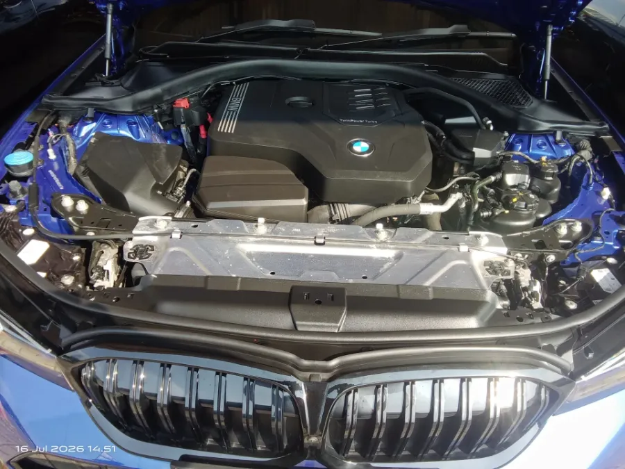 Foto Mobil Bekas Mesin BMW 330i 2.0 tahun 2024