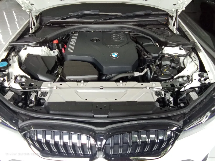 Foto Mobil Bekas Mesin BMW 330i 2.0 tahun 2024