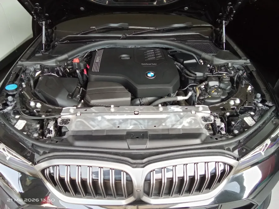 Foto Mobil Bekas Mesin BMW 330i 2.0 tahun 2024