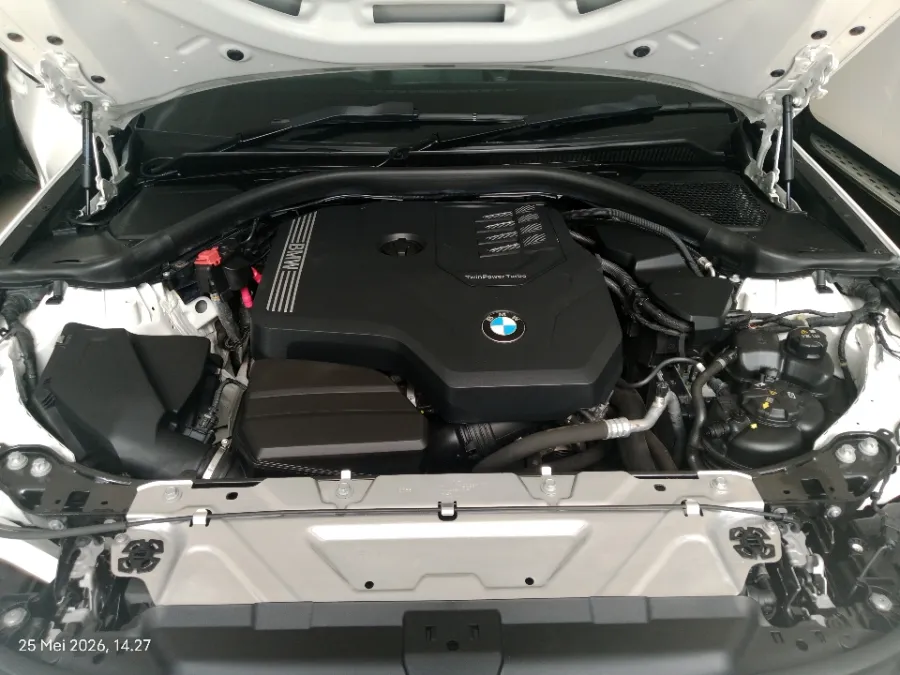 Foto Mobil Bekas Mesin BMW 330i 2.0 tahun 2024
