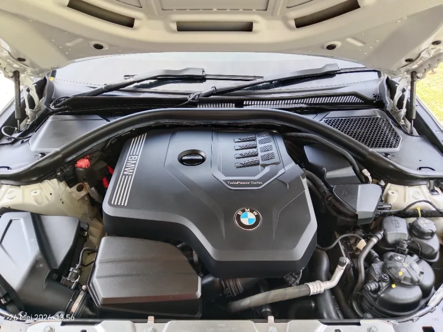 Foto Mobil Bekas Mesin BMW 330i 2.0 tahun 2024