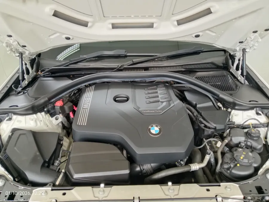 Foto Mobil Bekas Mesin BMW 330i 2.0 tahun 2024