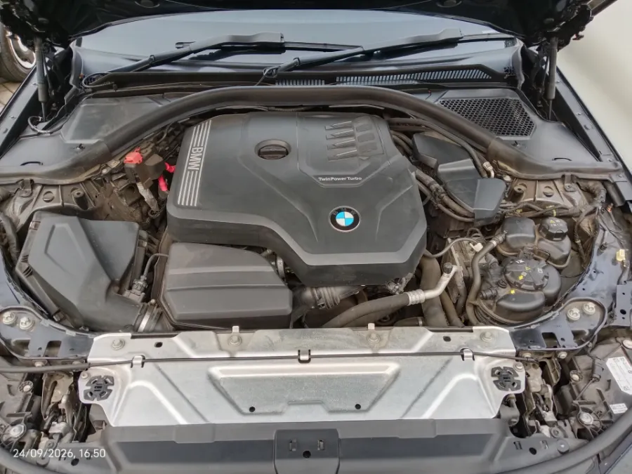 Foto Mobil Bekas Mesin BMW 330i 2.0 tahun 2024