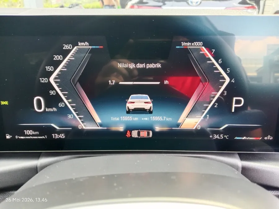 Foto Mobil Bekas Odometer BMW 330i 2.0 tahun 2024
