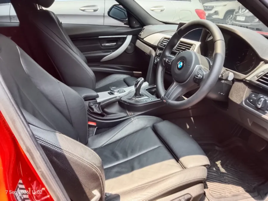 Foto Mobil Bekas Kabin Depan BMW 330i 2.0 M Sport tahun 2018