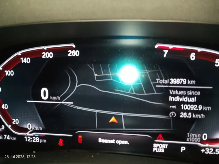 Foto Mobil Bekas Odometer BMW 330i 2.0 M Sport tahun 2021