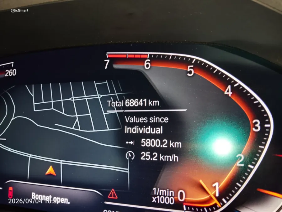 Foto Mobil Bekas Odometer BMW 330i 2.0 M Sport tahun 2021