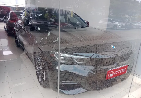 2022 BMW 330i 2.0 M Sport - Foto 1 dari 6