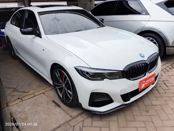 2022 BMW 330i 2.0 M Sport - Foto 1 dari 6