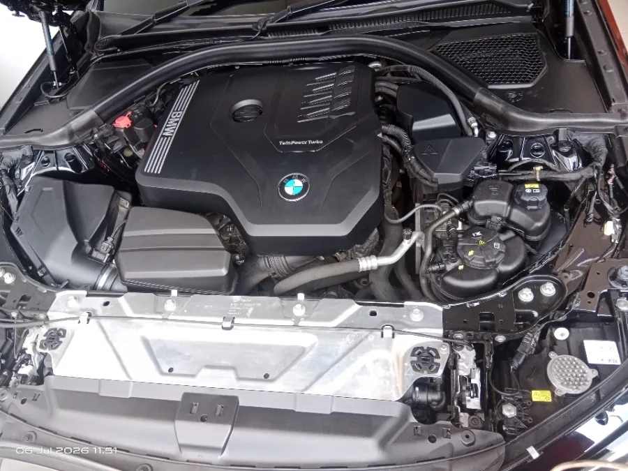 Foto Mobil Bekas Mesin BMW 330i 2.0 M Sport tahun 2022