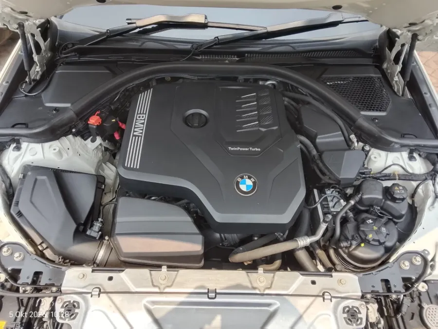 Foto Mobil Bekas Mesin BMW 330i 2.0 M Sport tahun 2022