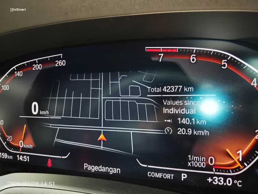 Foto Mobil Bekas Odometer BMW 330i 2.0 M Sport tahun 2022