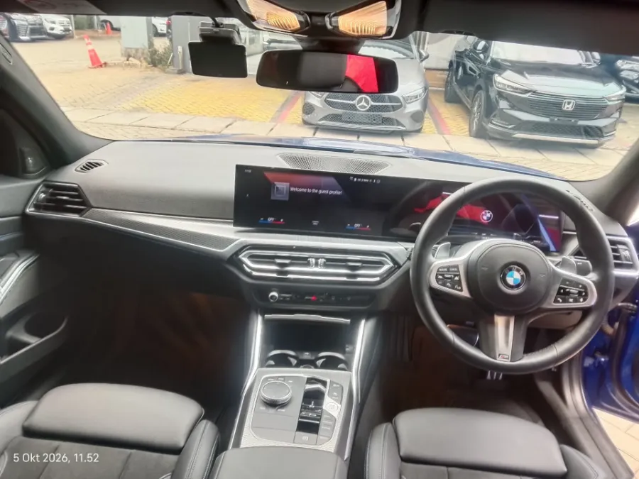 Foto Mobil Bekas Dashboard BMW 330i 2.0 M Sport tahun 2023