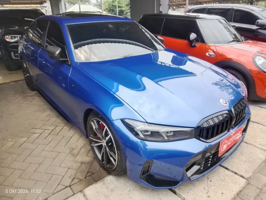 Foto Mobil Bekas Kanan Depan BMW 330i 2.0 M Sport tahun 2023