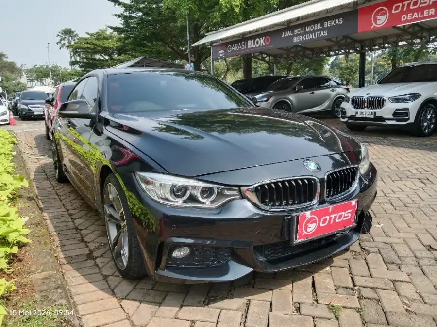 Foto Mobil Bekas Kanan Depan BMW 428i 2.0 tahun 2014
