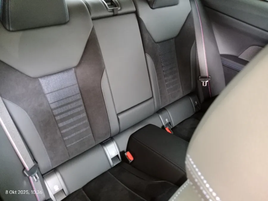 Foto Mobil Bekas Kabin Belakang BMW 430i 2.0 tahun 2022