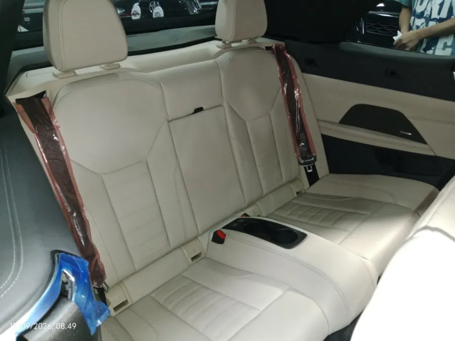 Foto Mobil Bekas Kabin Belakang BMW 430i 2.0 tahun 2023