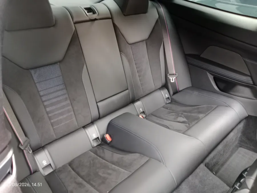 Foto Mobil Bekas Kabin Belakang BMW 430i 2.0 Sport tahun 2023