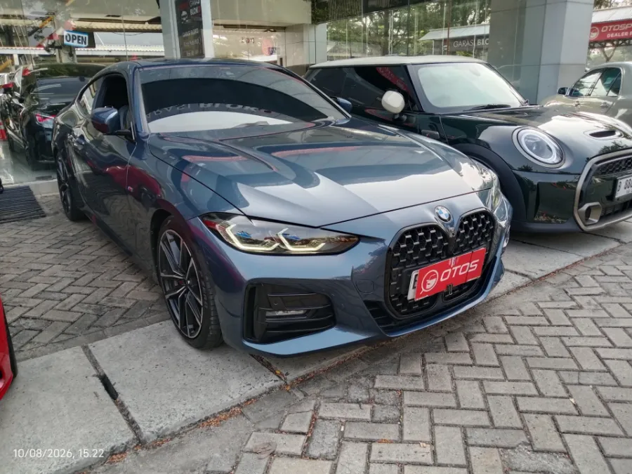 Foto Mobil Bekas Kanan Depan BMW 430i 2.0 Sport tahun 2023