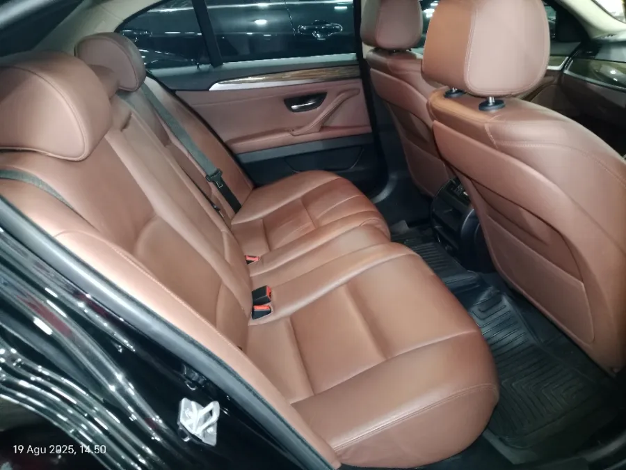 Foto Mobil Bekas Kabin Belakang BMW 520i 2.0 tahun 2014