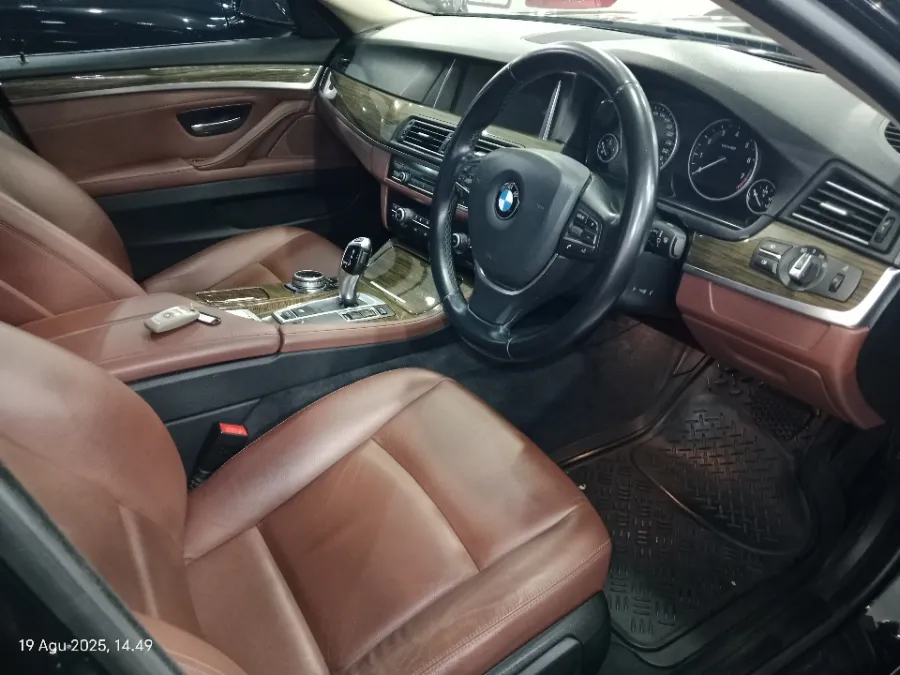 Foto Mobil Bekas Kabin Depan BMW 520i 2.0 tahun 2014