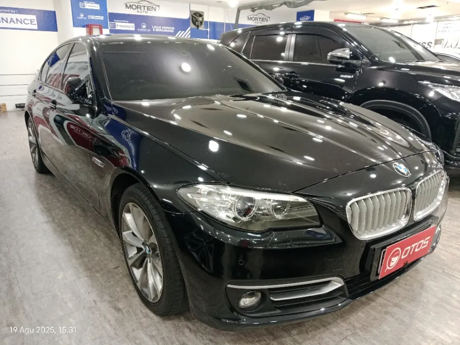 Foto Mobil Bekas Kanan Depan BMW 520i 2.0 tahun 2014
