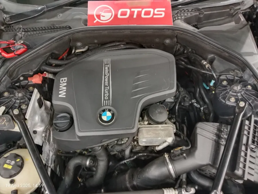Foto Mobil Bekas Mesin BMW 520i 2.0 tahun 2014