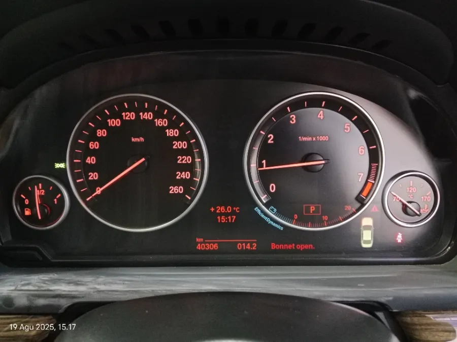 Foto Mobil Bekas Odometer BMW 520i 2.0 tahun 2014