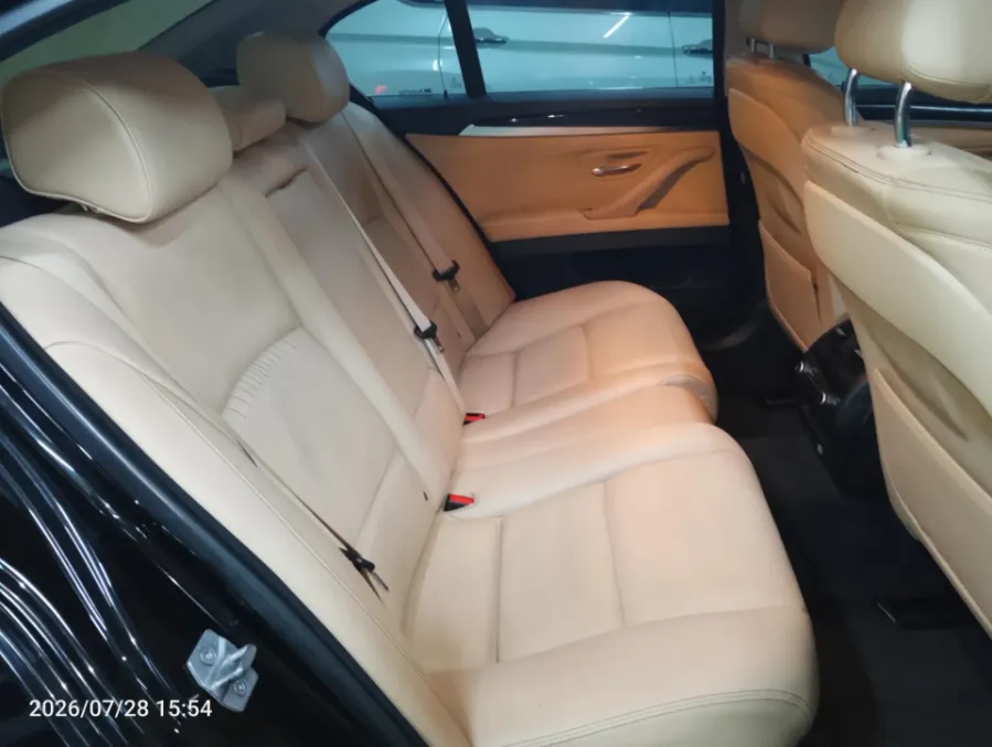 Foto Mobil Bekas Kabin Belakang BMW 520i 2.0 tahun 2016