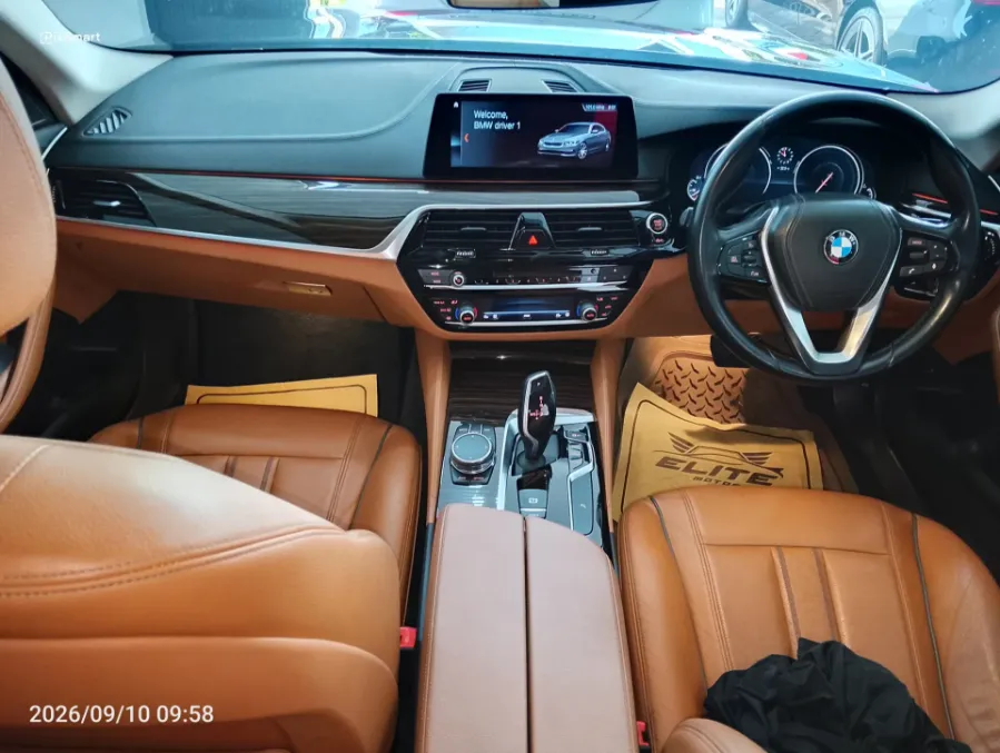 Foto Mobil Bekas Dashboard BMW 520i 2.0 tahun 2018