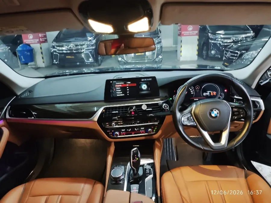 Foto Mobil Bekas Dashboard BMW 520i 2.0 tahun 2018